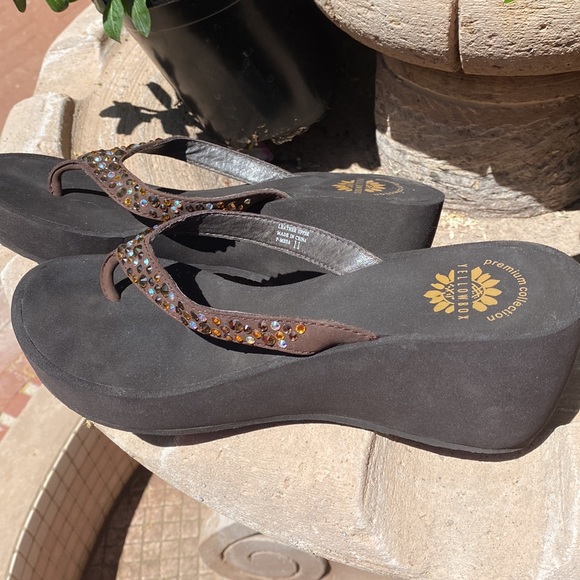 Yellow Box Sandals - Picture 12 of 13